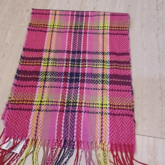 NWT D&Y Softer Than Cashmere Stunning Scarf - Picture 1 of 6